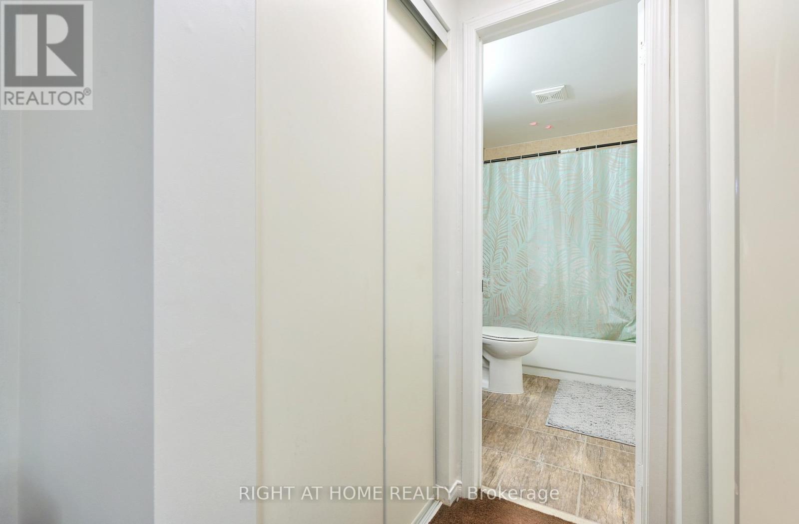 #35 80 STRATHAVEN DRIVE - 23