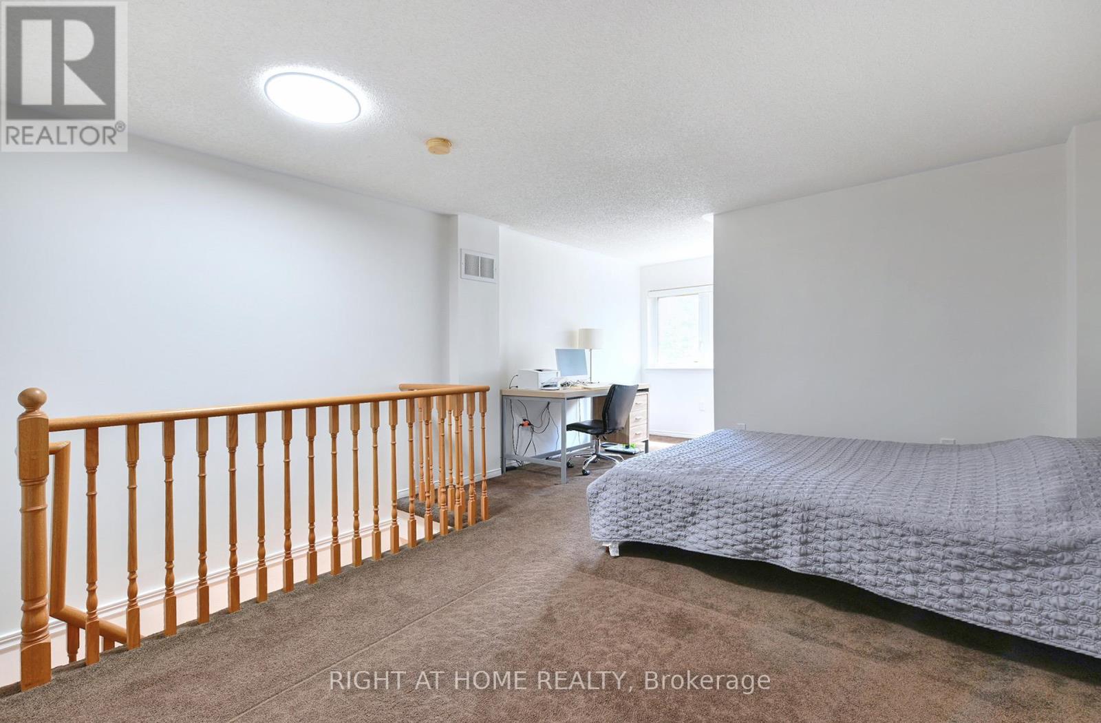 #35 80 STRATHAVEN DRIVE - 24