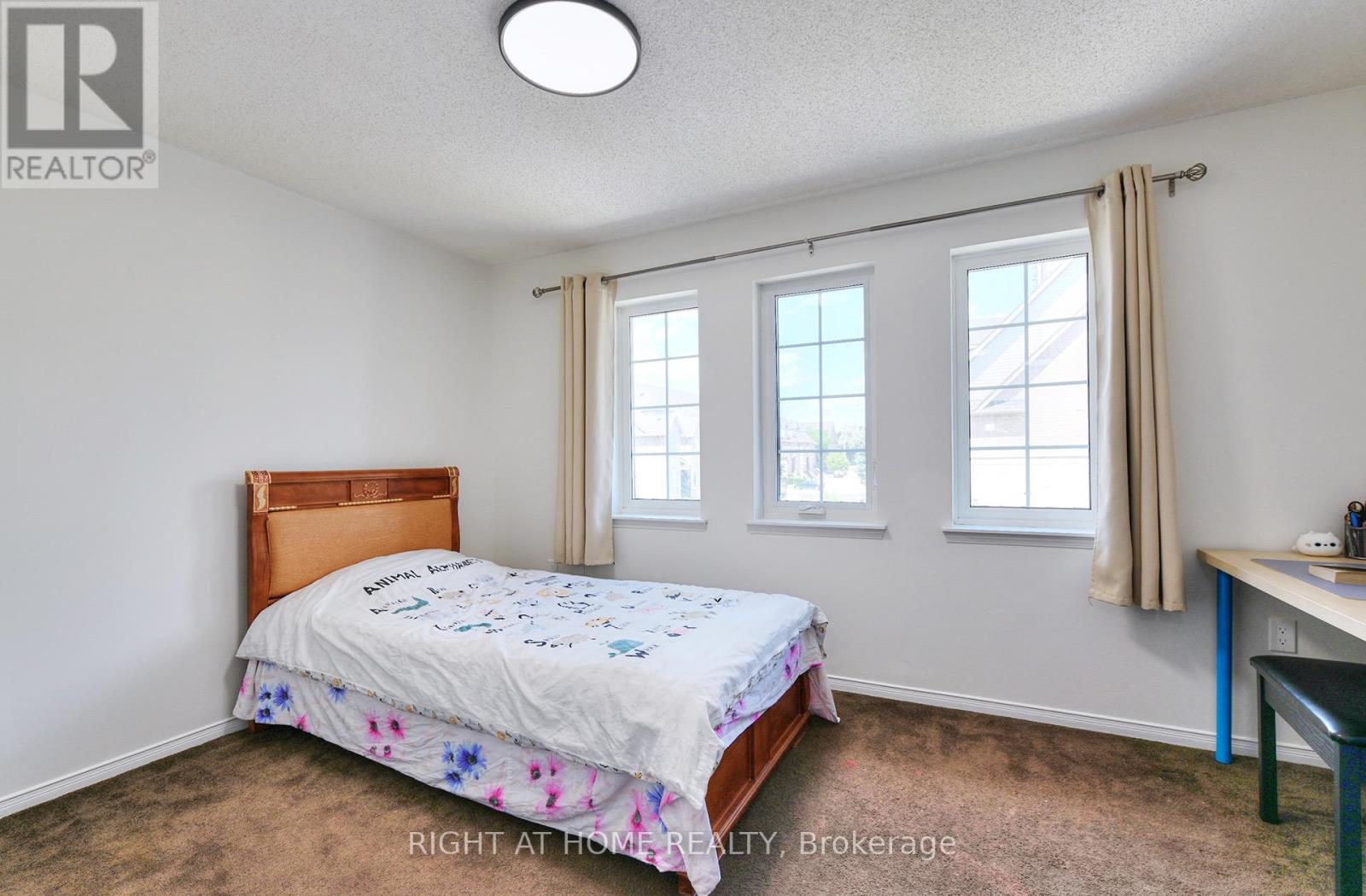 #35 80 STRATHAVEN DRIVE - 25