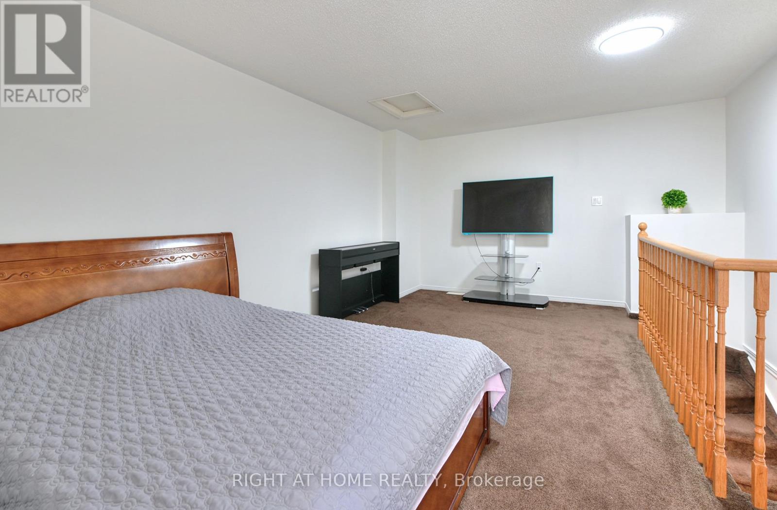 #35 80 STRATHAVEN DRIVE - 28