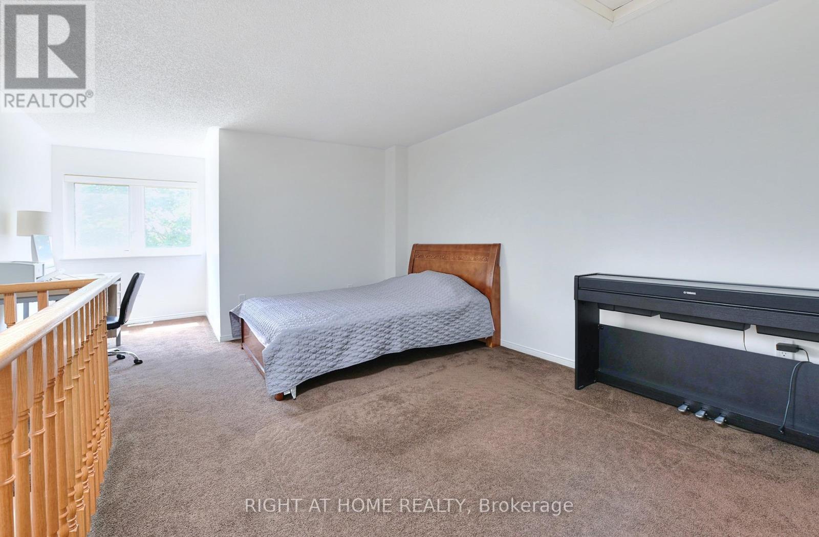#35 80 STRATHAVEN DRIVE - 29