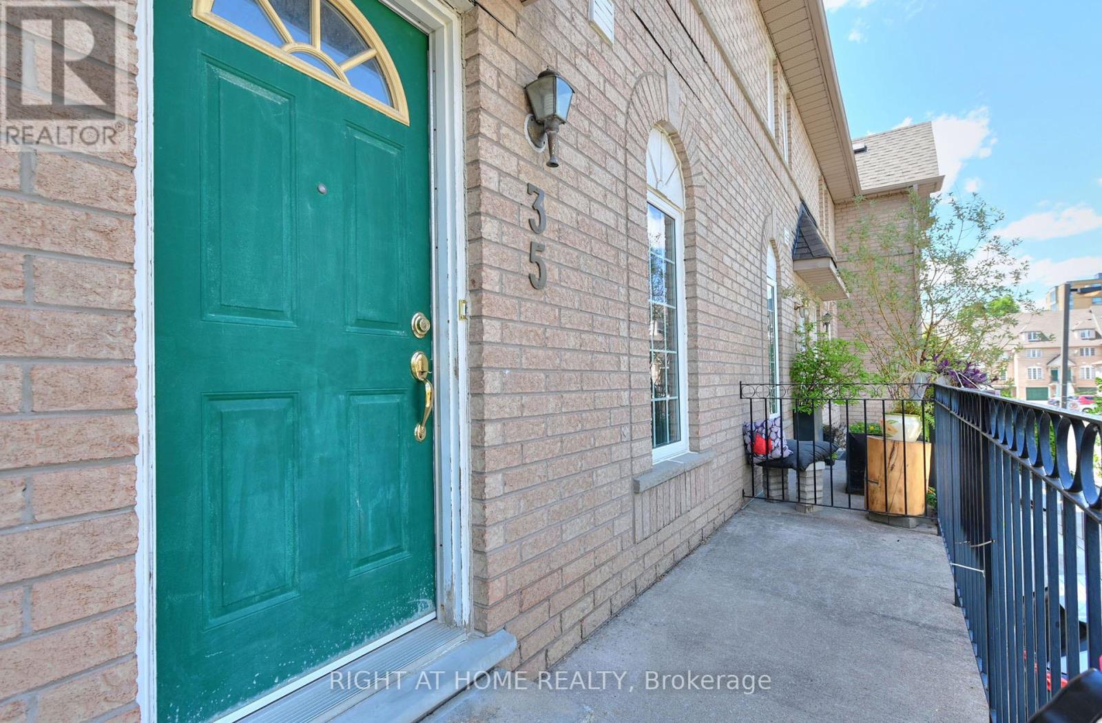 #35 80 STRATHAVEN DRIVE - 3