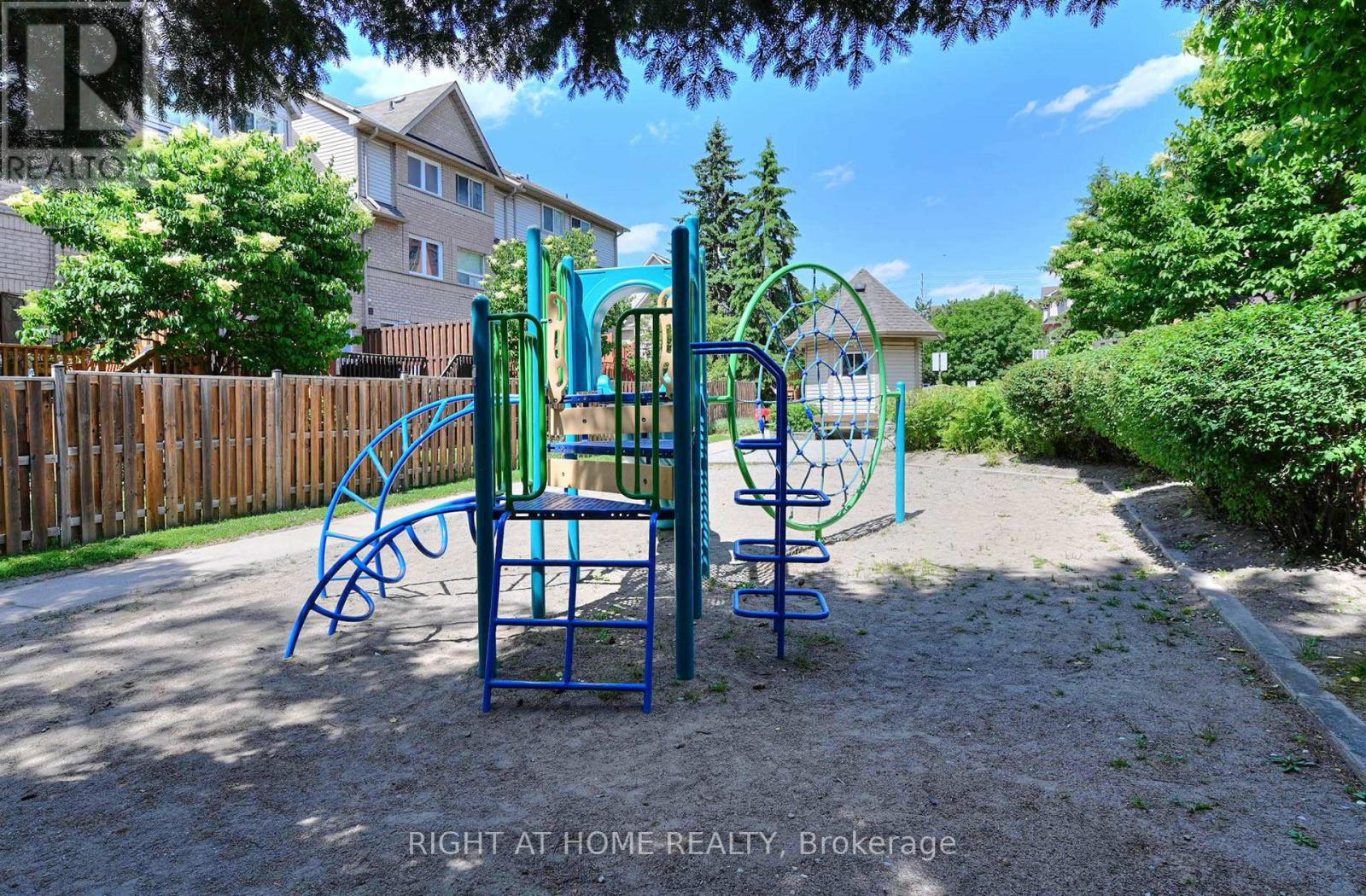 #35 80 STRATHAVEN DRIVE - 31