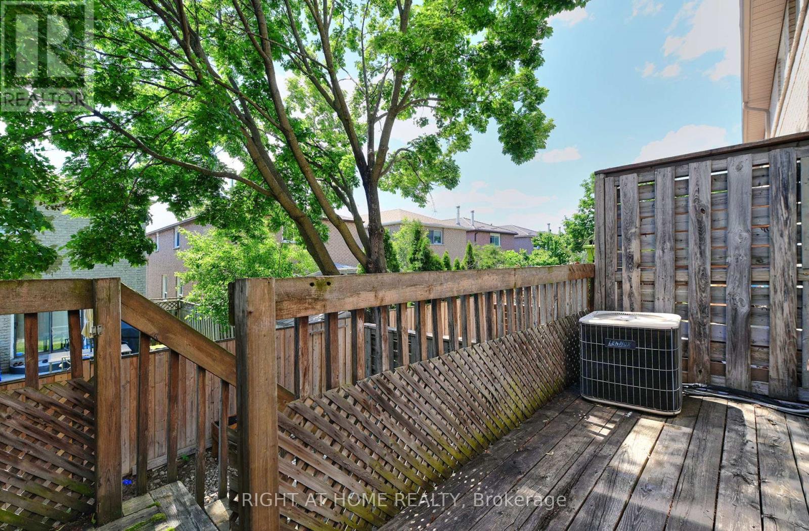 #35 80 STRATHAVEN DRIVE - 32