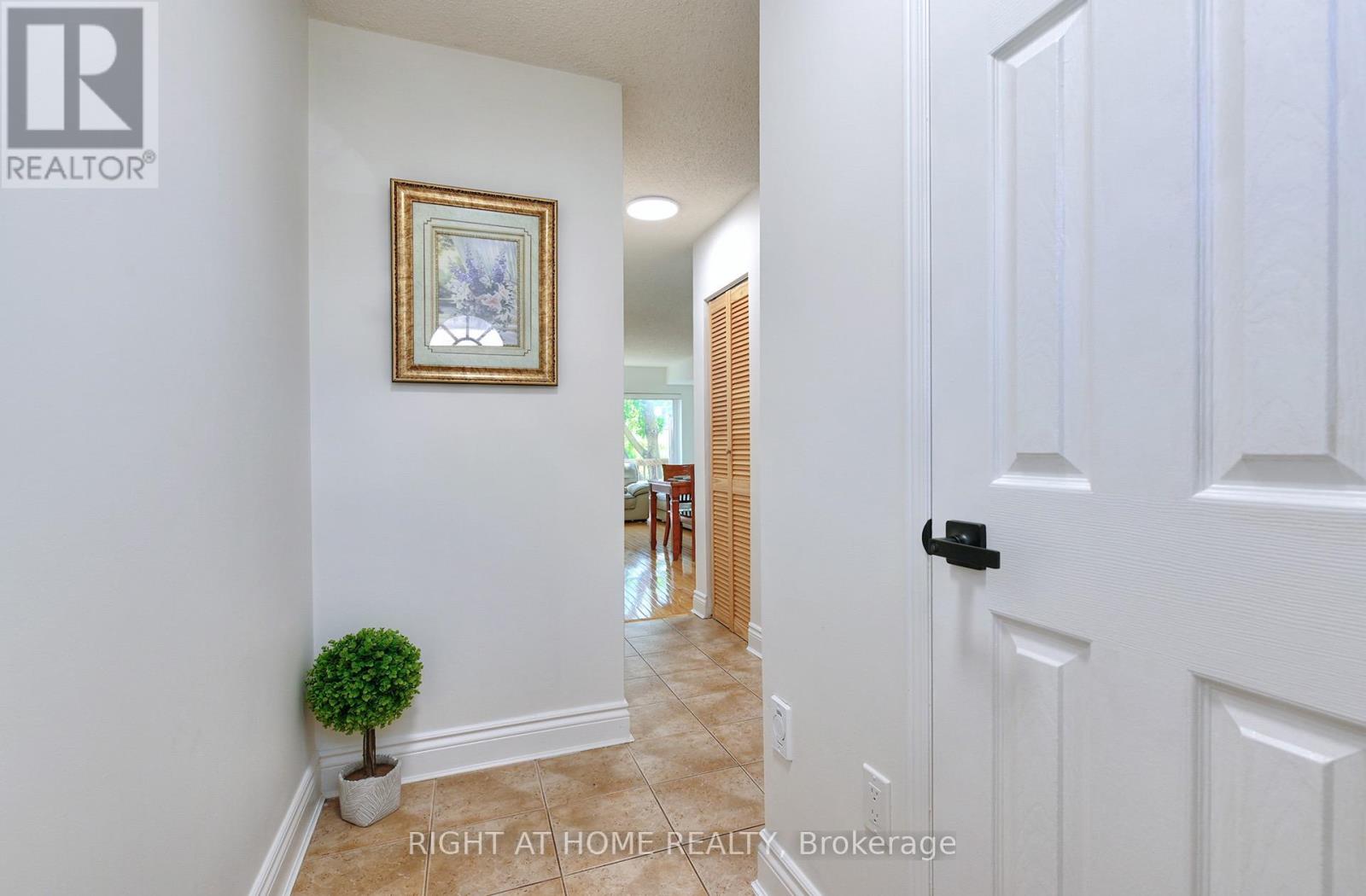 #35 80 STRATHAVEN DRIVE - 4