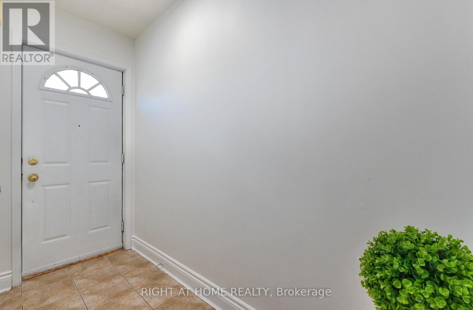 #35 80 STRATHAVEN DRIVE - 7