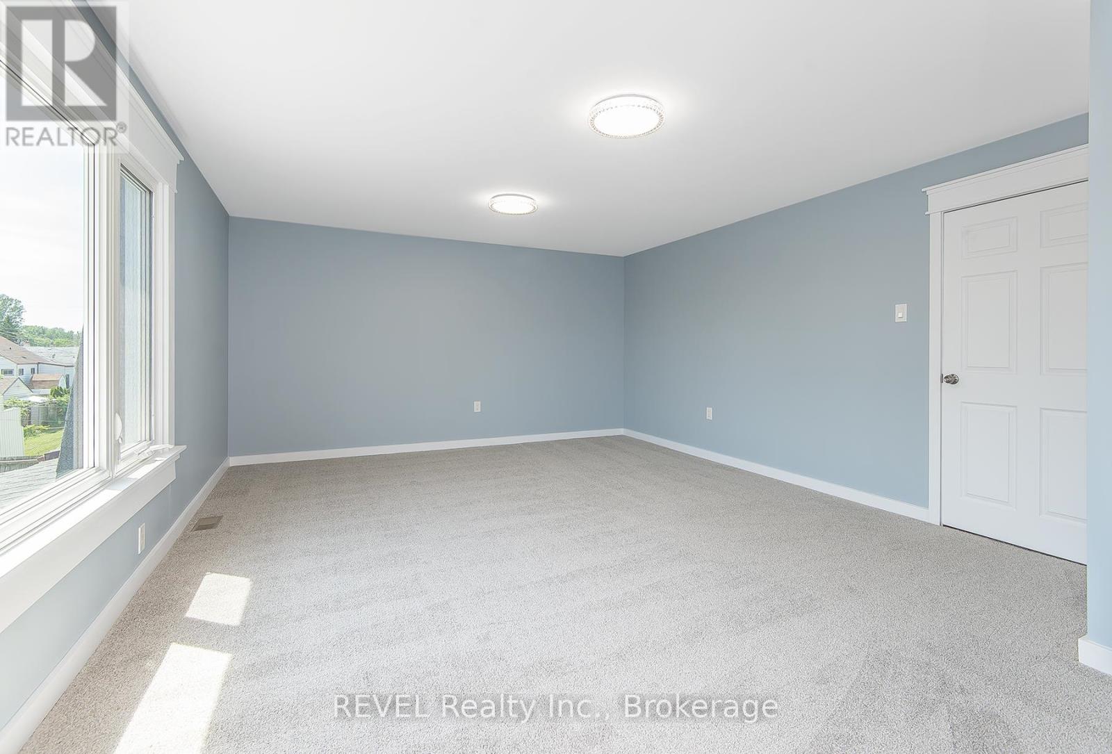 373 HENNEPIN AVENUE - 29
