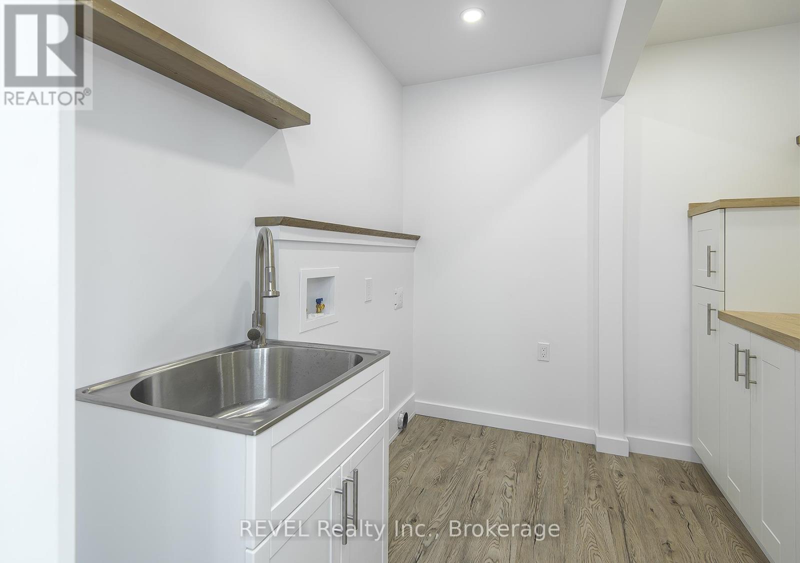 373 HENNEPIN AVENUE - 32