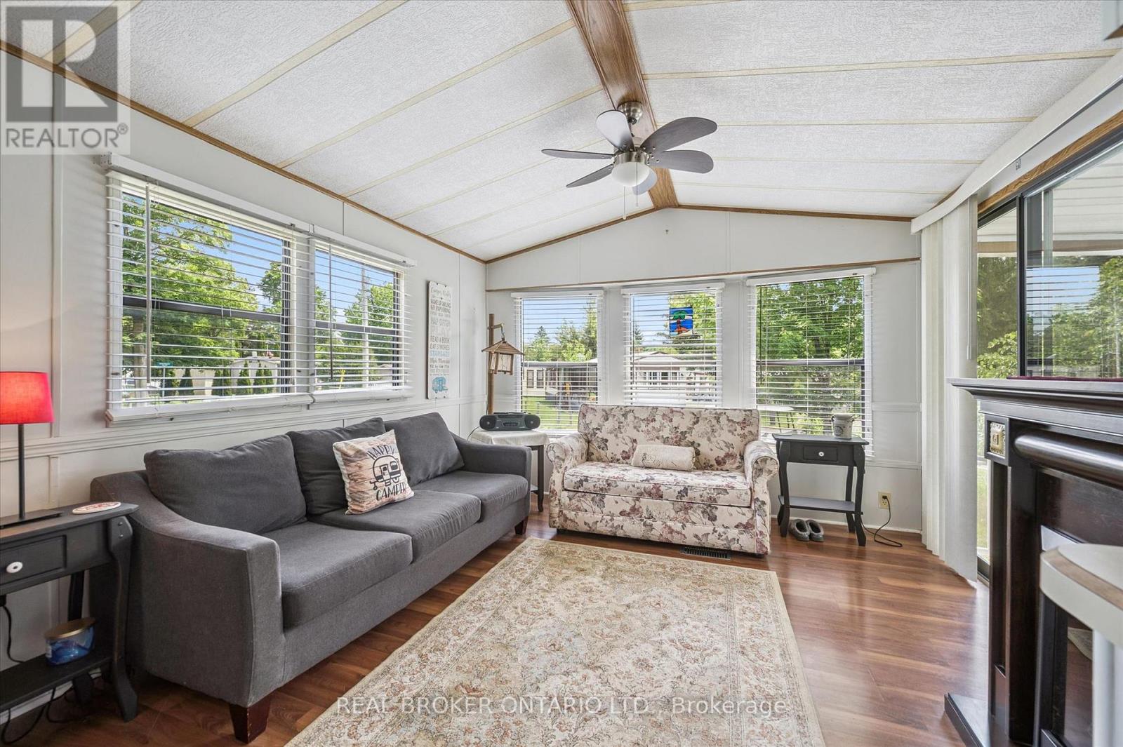 157 CEDAR CRESCENT - 4
