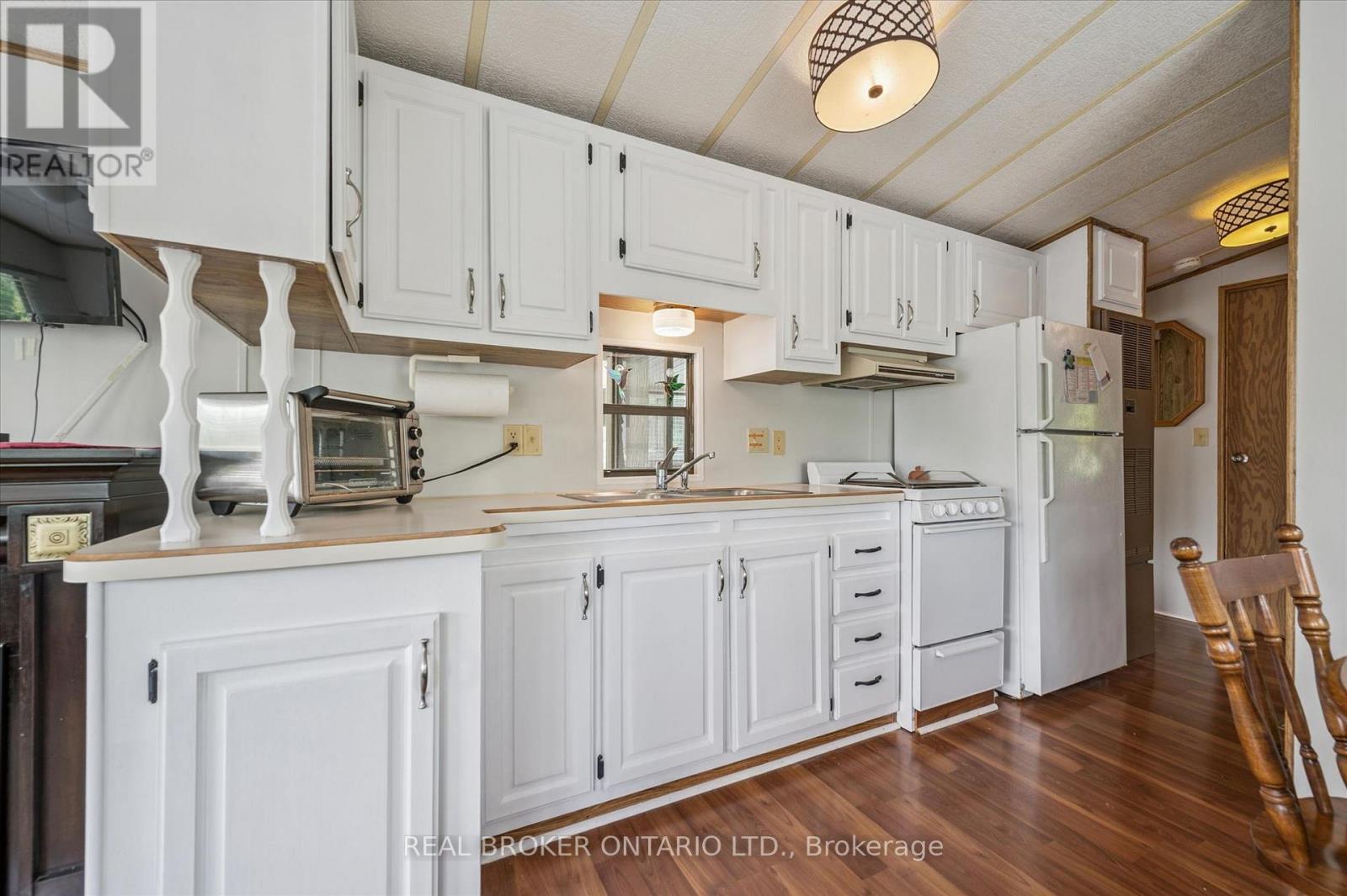 157 CEDAR CRESCENT - 6