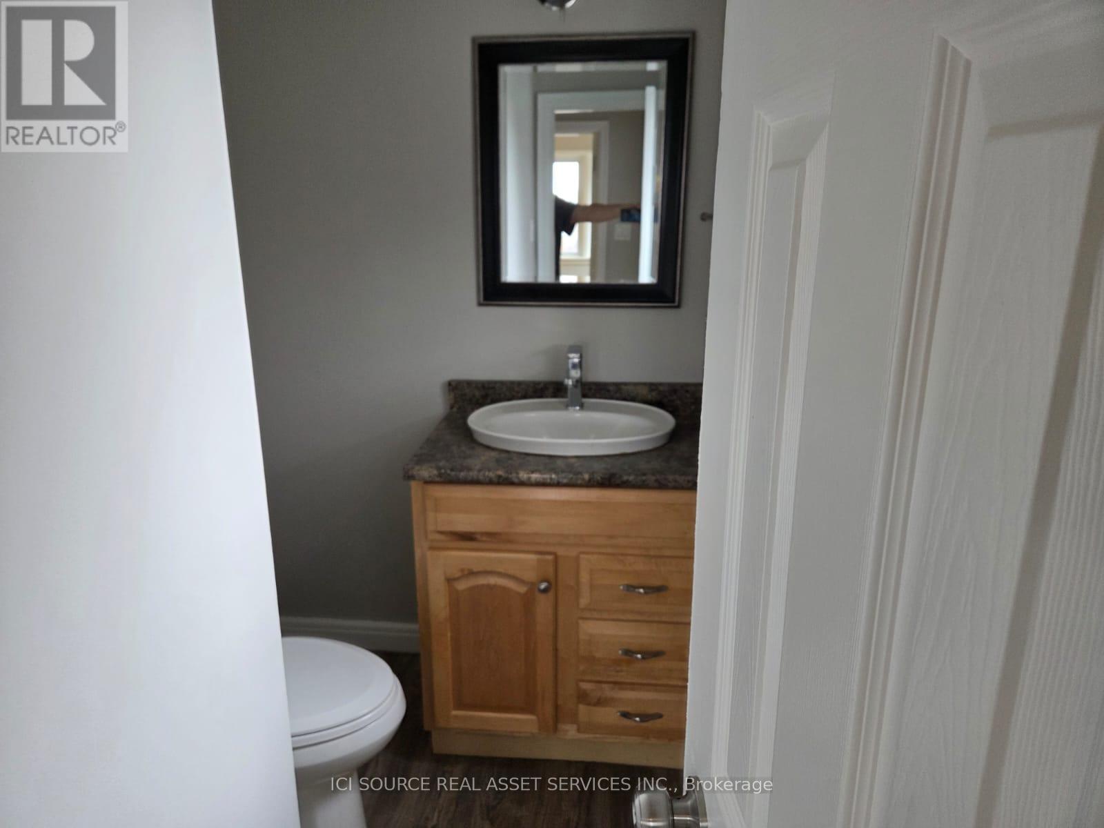 5 Bed, 2 Bath House for Rent in Ottawa – 30 SUNNYCREST DRIVE, Ottawa – MLS# X13443718 - Image 11