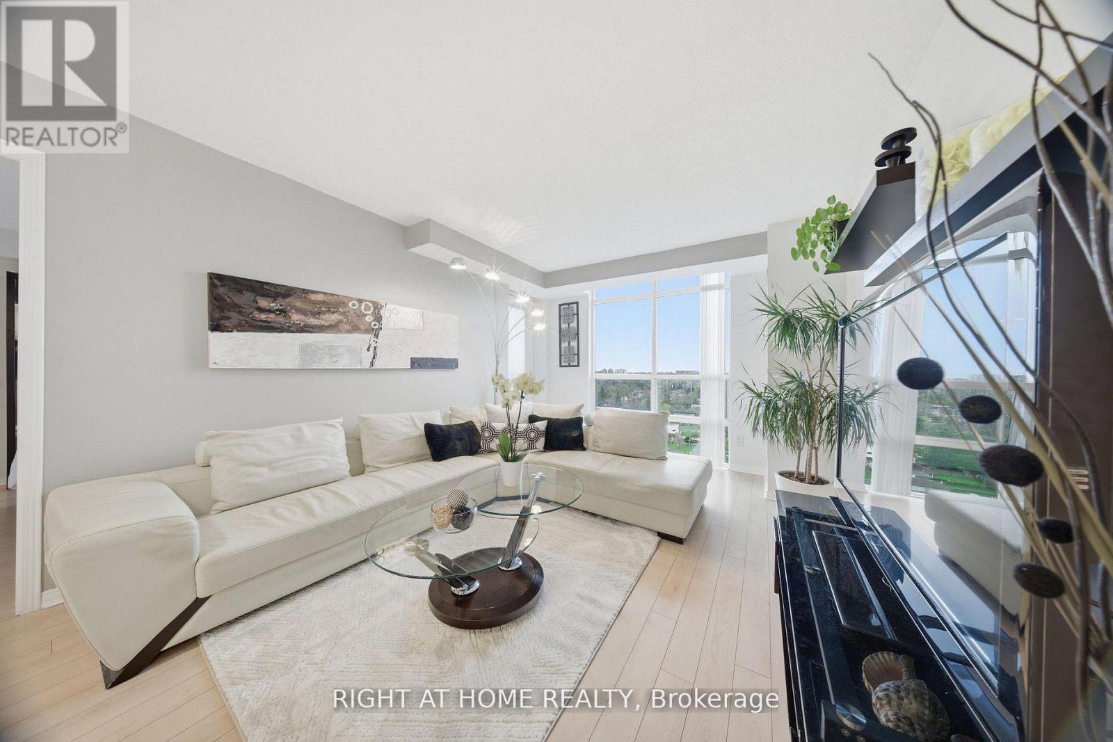 #1915 233 BEECROFT ROAD - 1