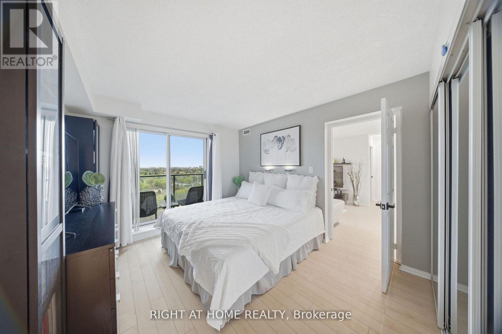 #1915 233 BEECROFT ROAD - 11