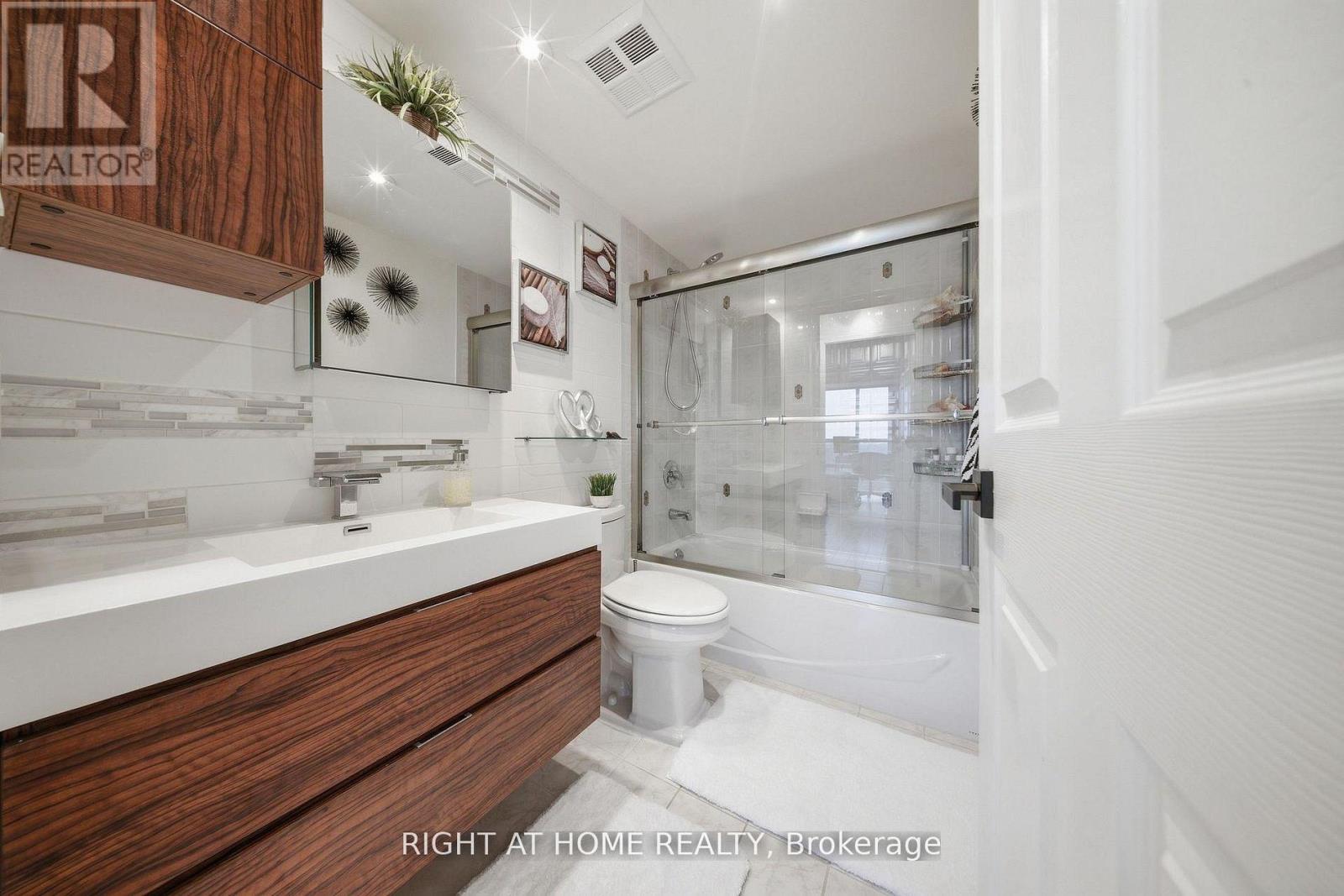 #1915 233 BEECROFT ROAD - 16