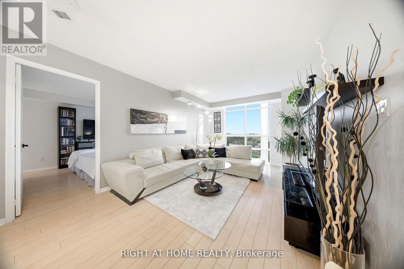 #1915 233 BEECROFT ROAD - 6