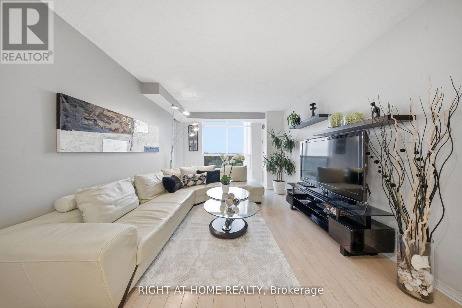 #1915 233 BEECROFT ROAD - 9