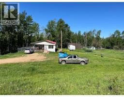 Living room - 3466 218 Road, Dawson Creek, BC V1G4E8 Photo 6