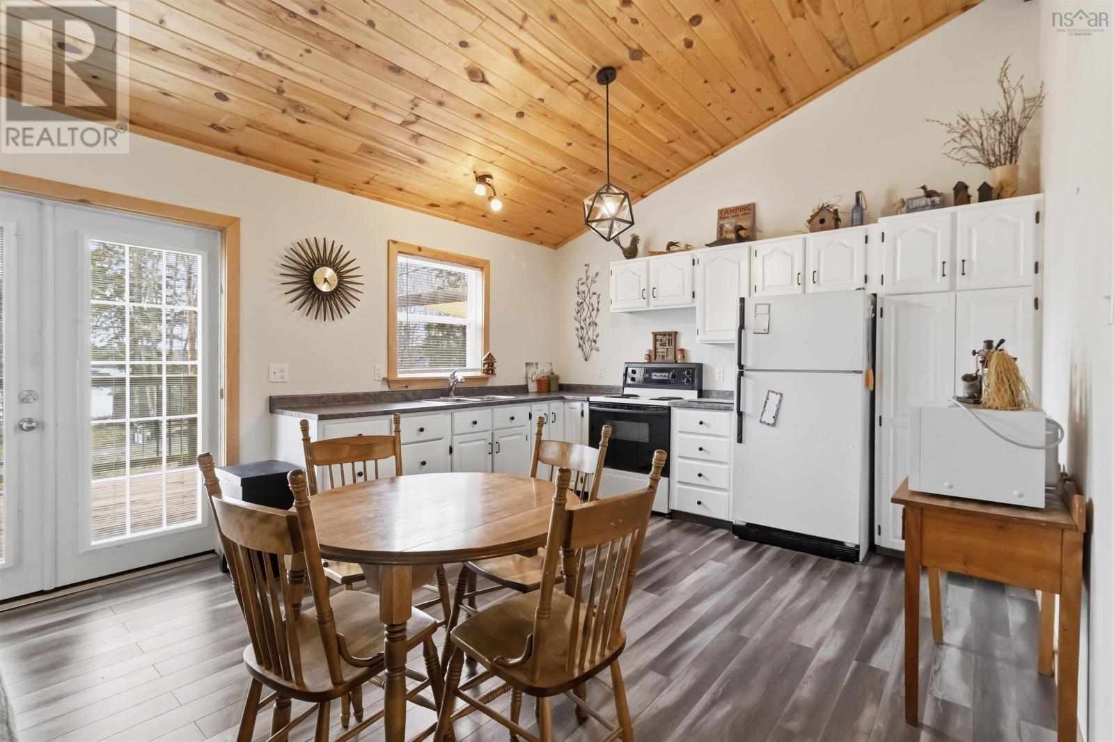 630 Elmwood Extension - 15