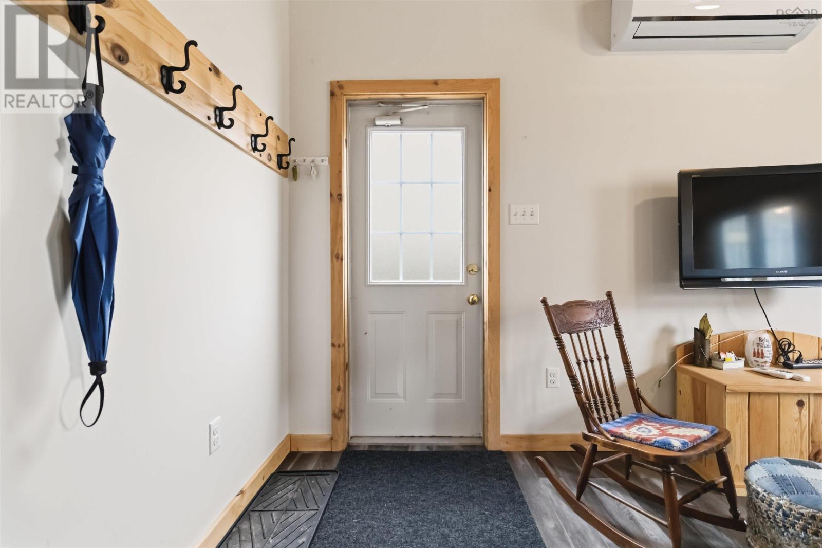 630 Elmwood Extension - 7