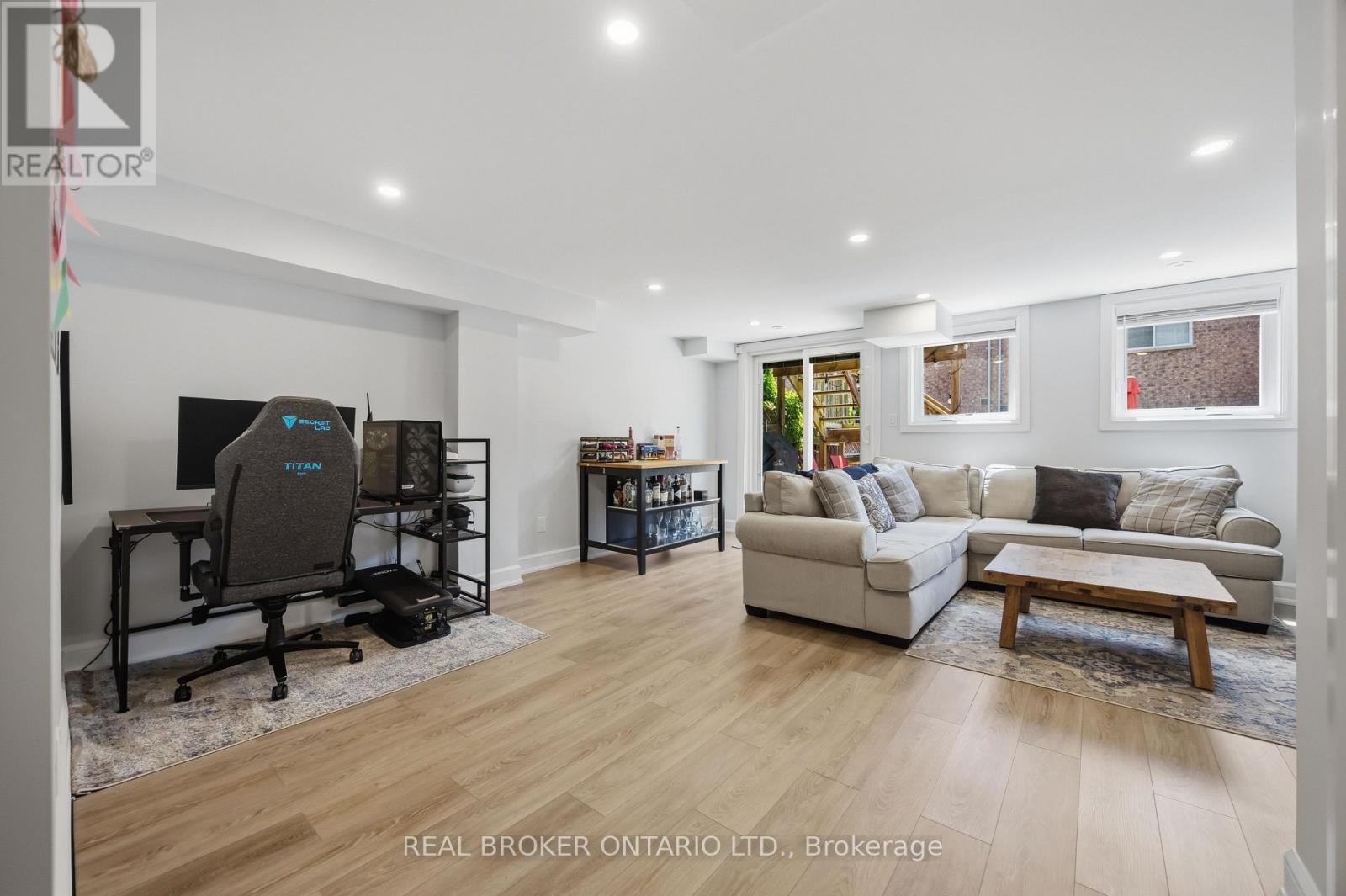 86 COLERIDGE DRIVE - 29