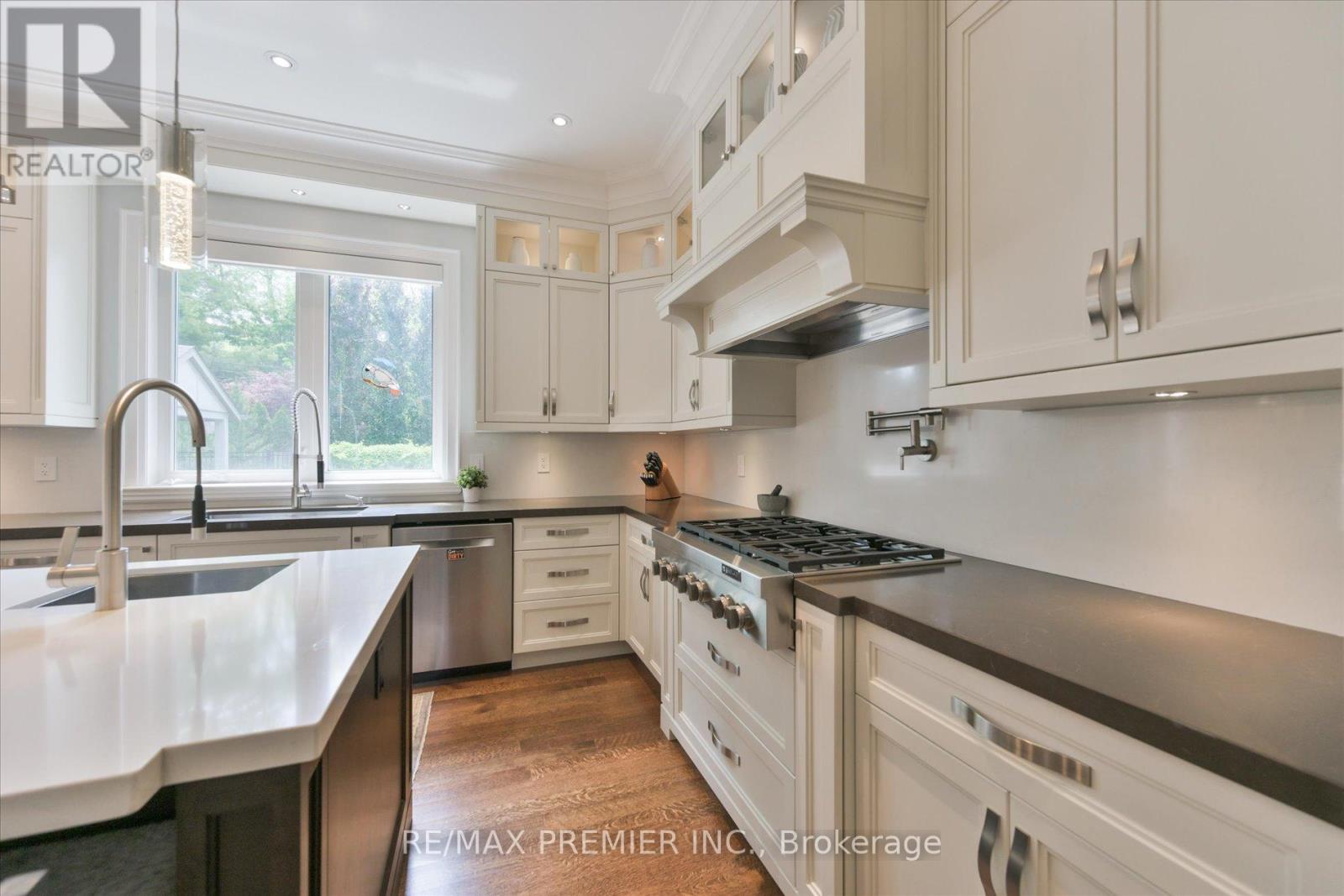 3 COWLEY AVENUE - 12