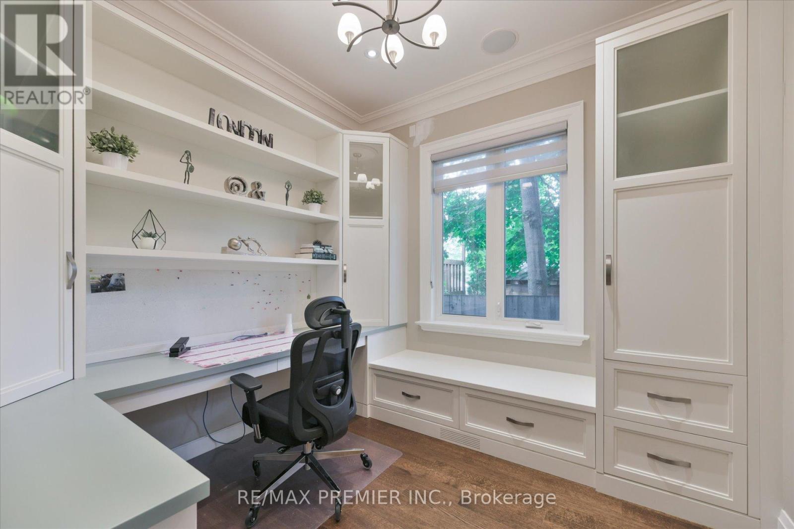 3 COWLEY AVENUE - 18