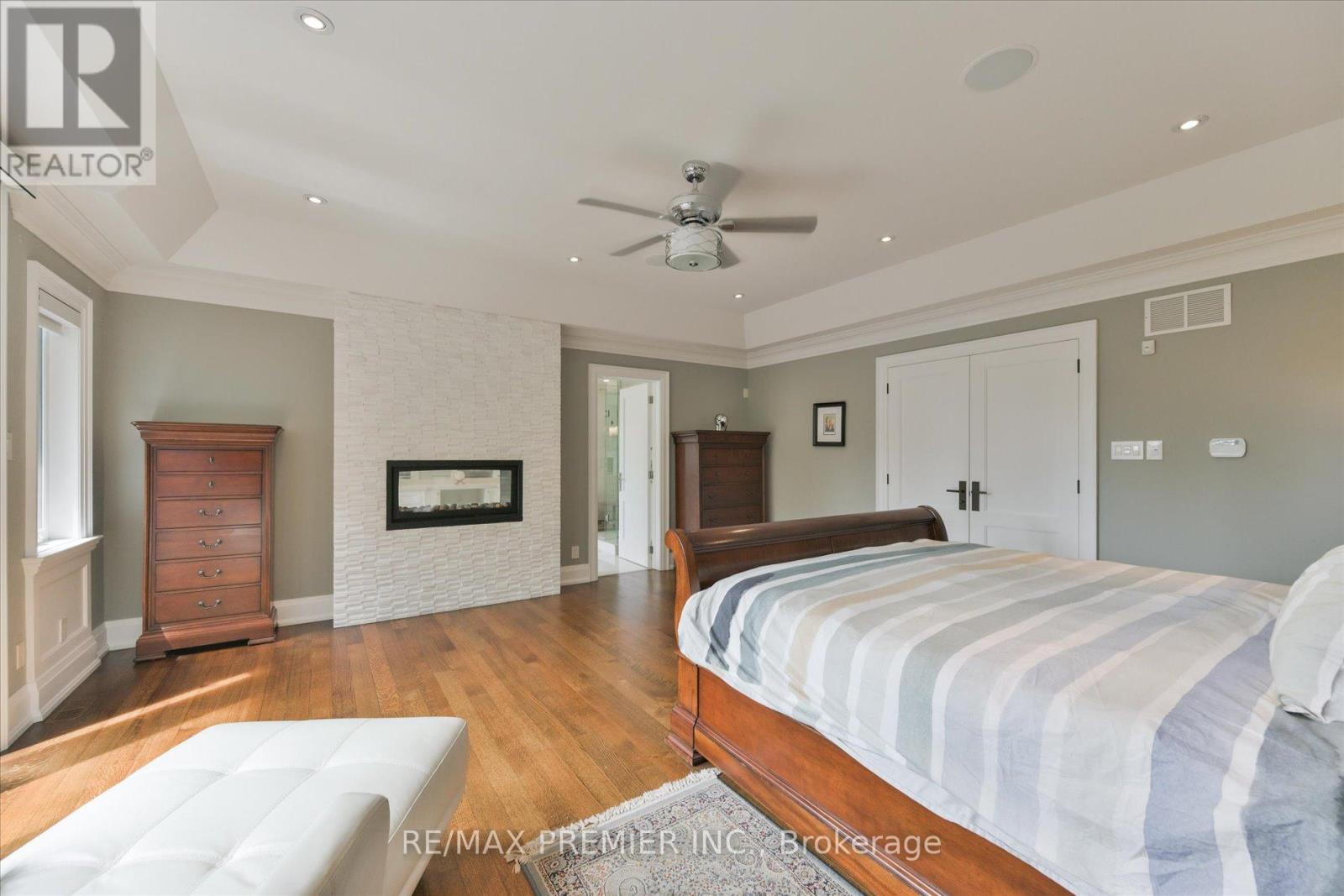 3 COWLEY AVENUE - 23