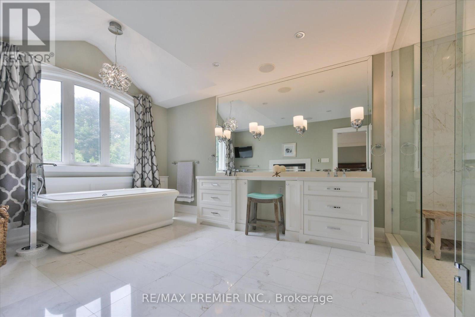 3 COWLEY AVENUE - 25