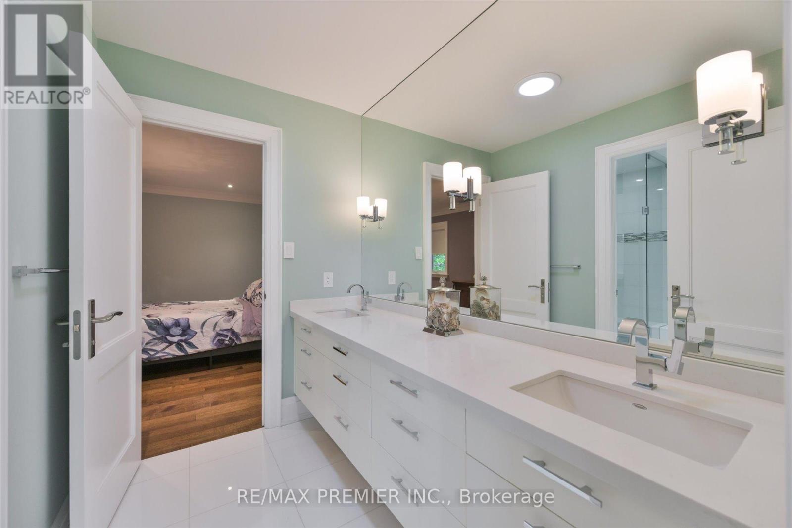 3 COWLEY AVENUE - 30
