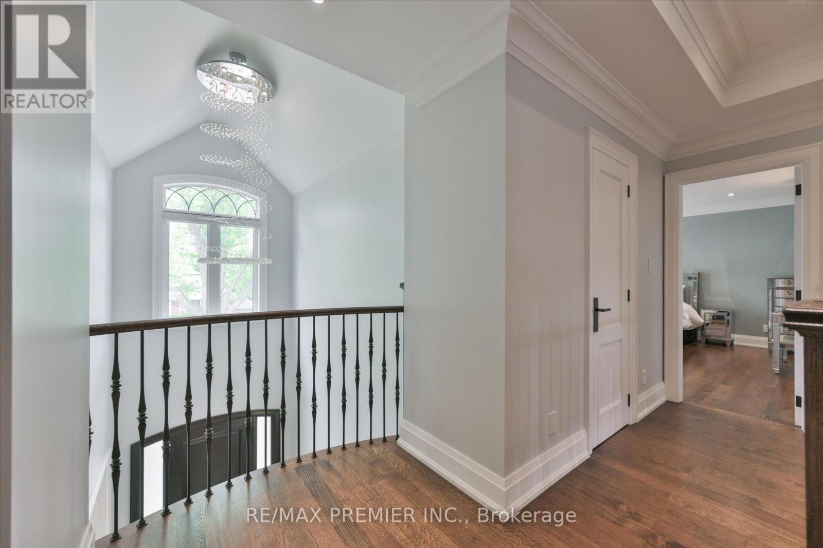 3 COWLEY AVENUE - 32