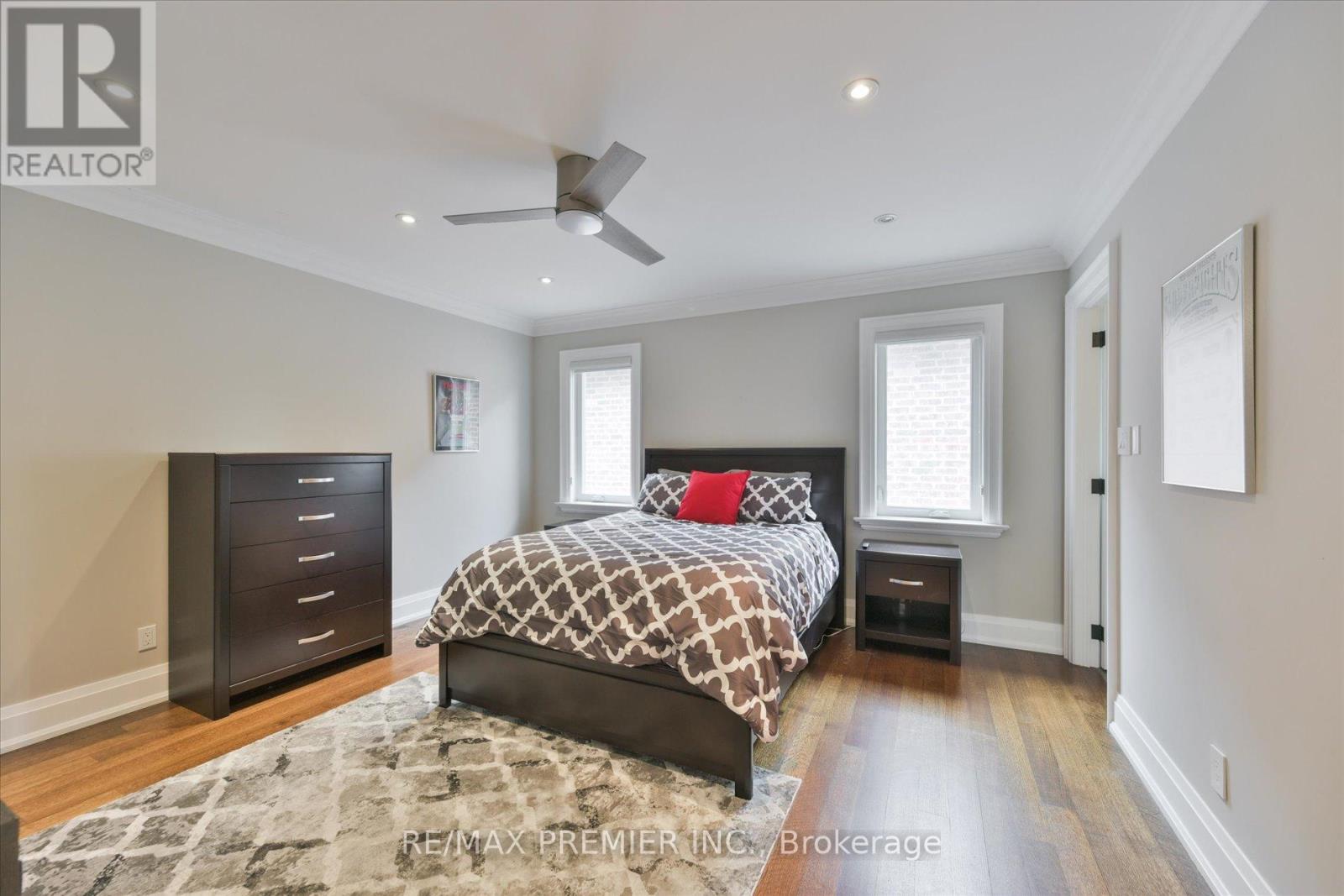 3 COWLEY AVENUE - 34