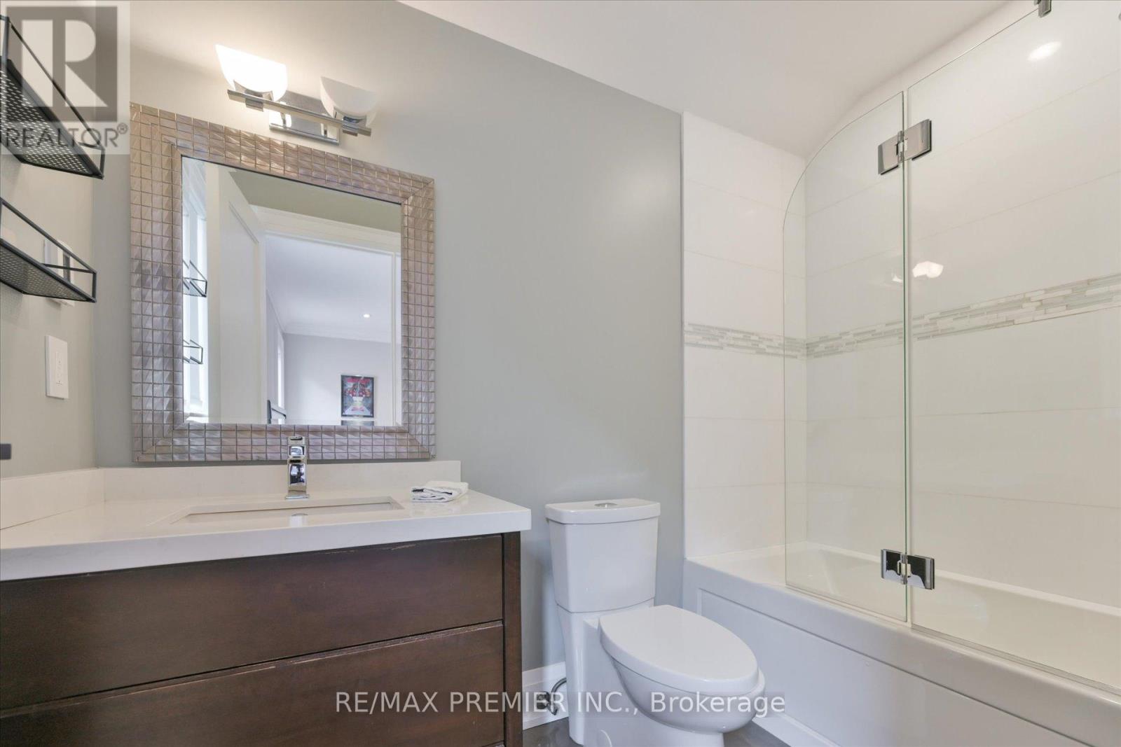 3 COWLEY AVENUE - 35