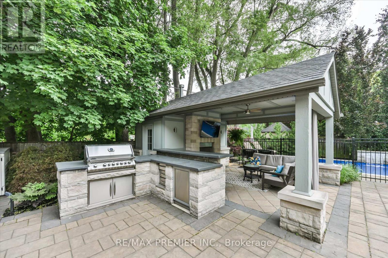 3 COWLEY AVENUE - 42