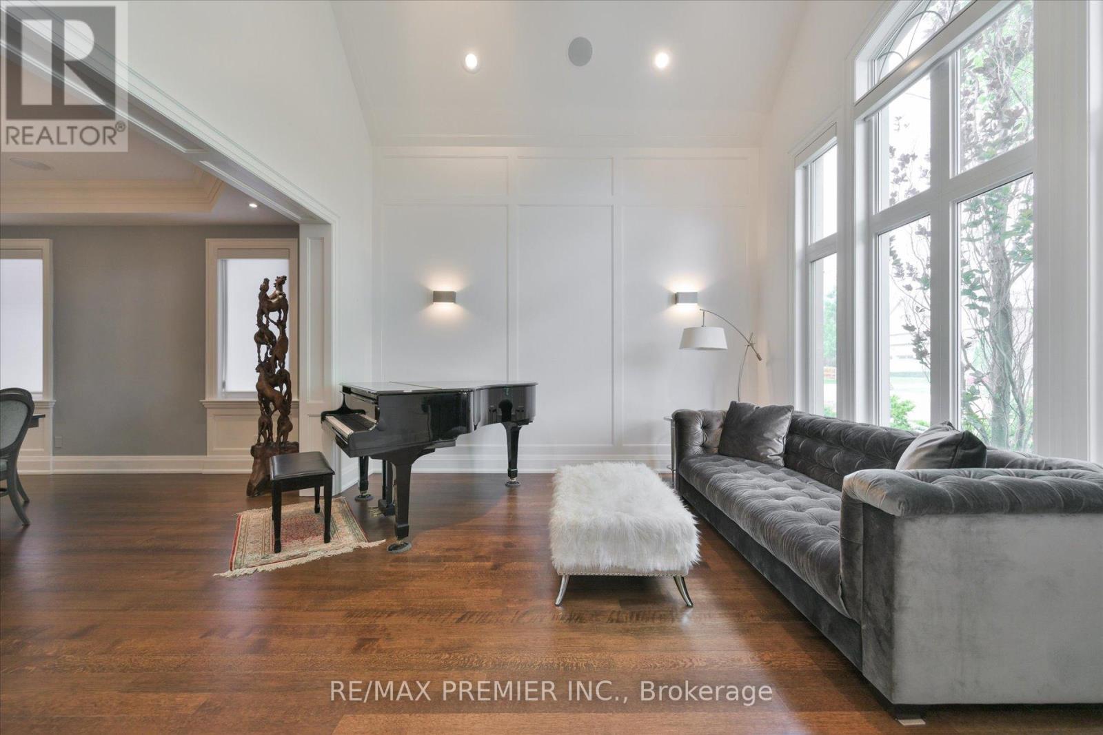 3 COWLEY AVENUE - 6