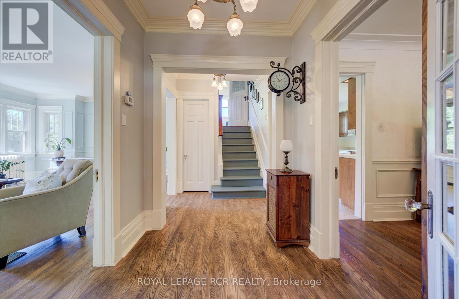 287 FERGUS STREET N - 11
