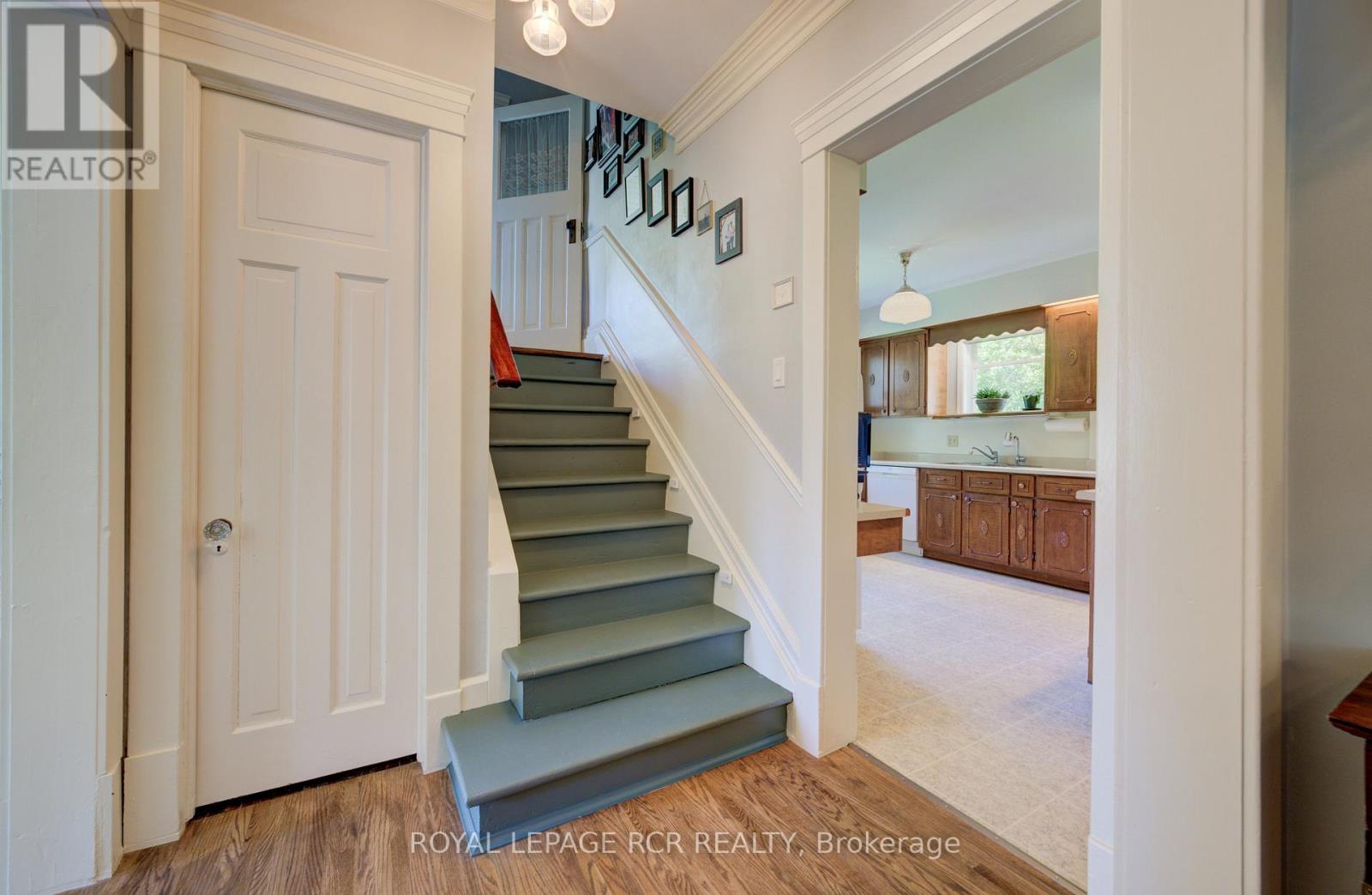 287 FERGUS STREET N - 12