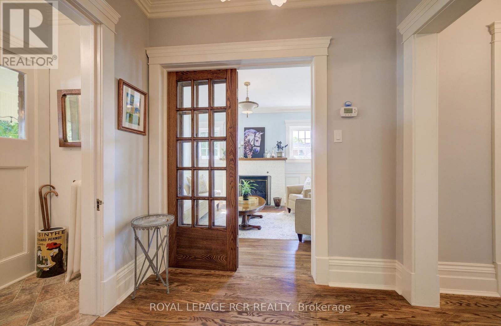 287 FERGUS STREET N - 13