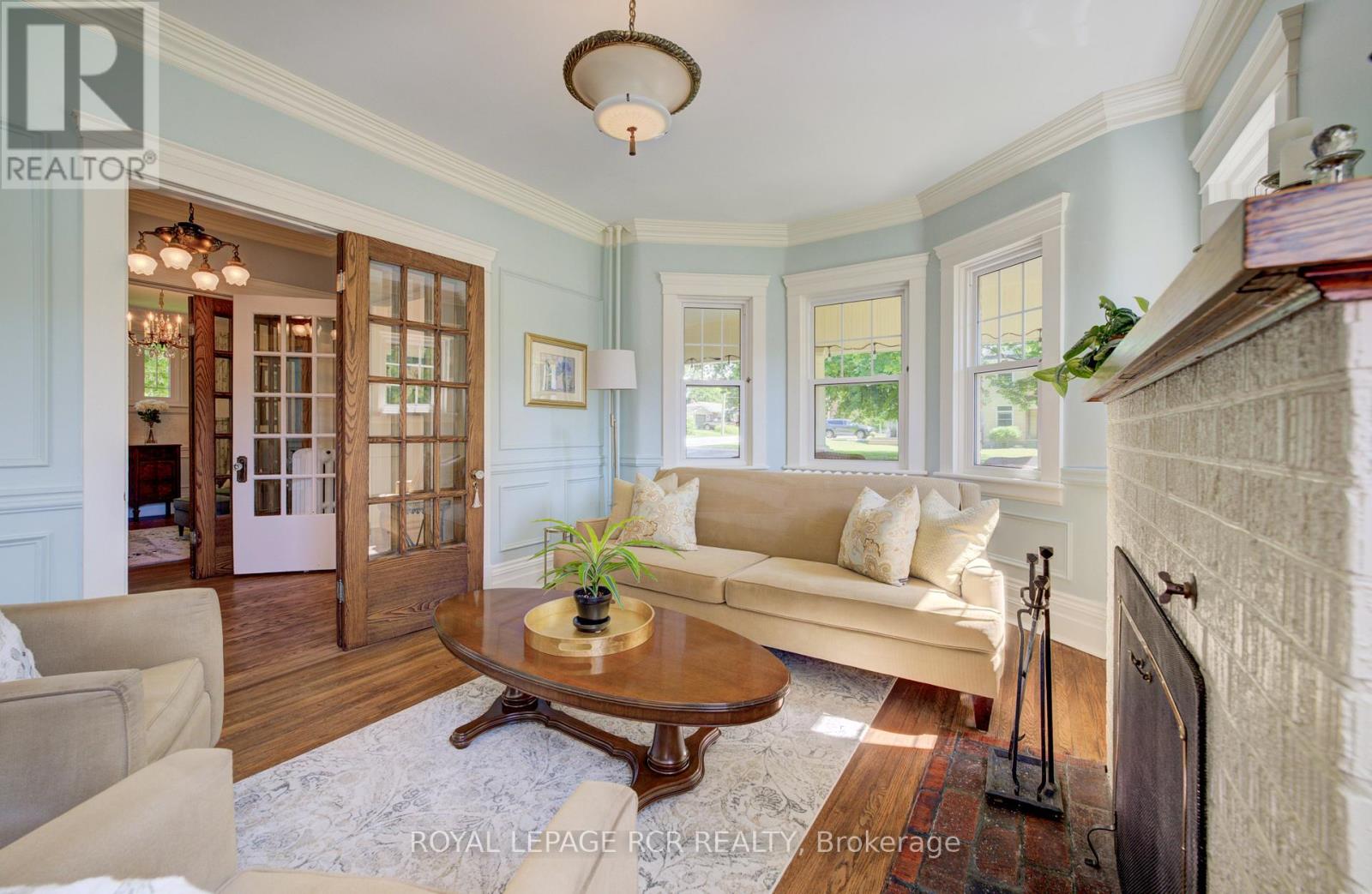 287 FERGUS STREET N - 16