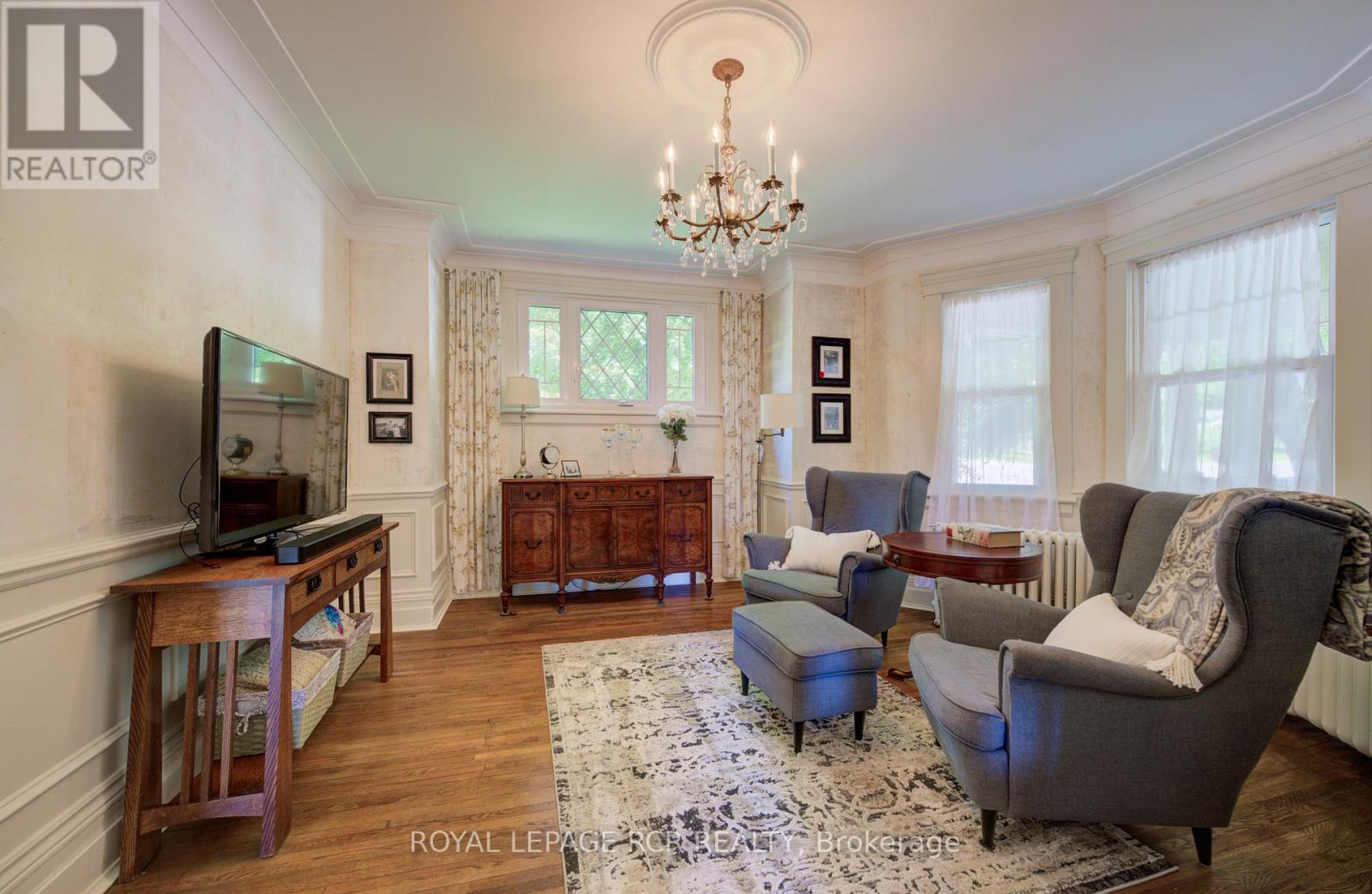 287 FERGUS STREET N - 20