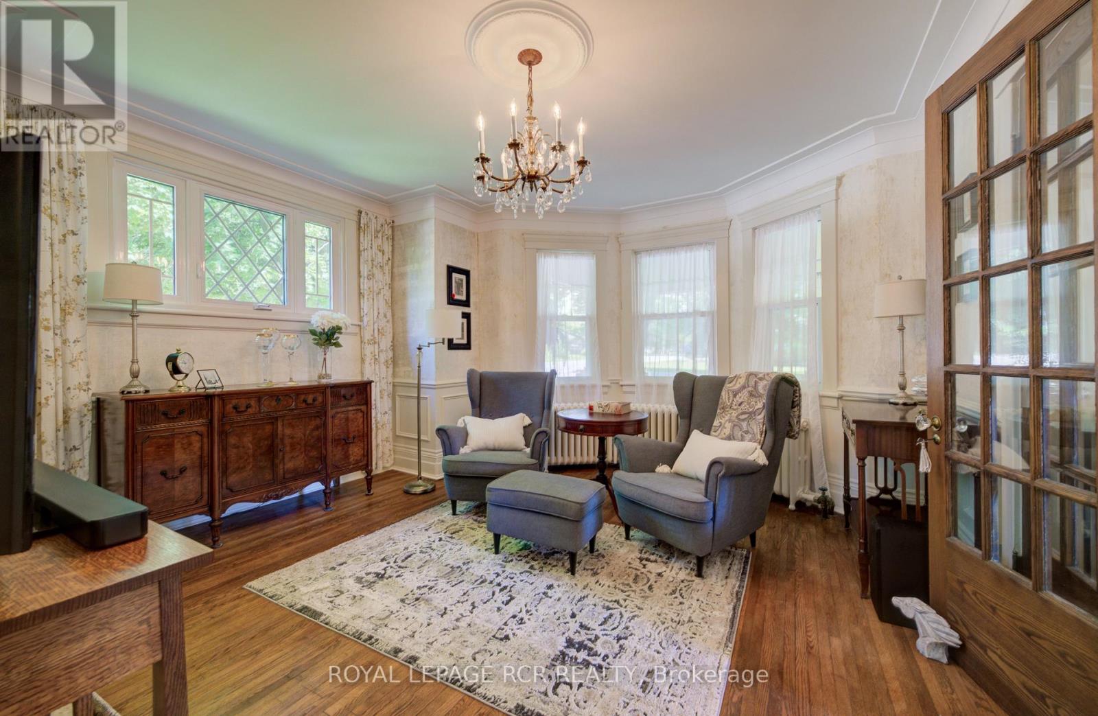 287 FERGUS STREET N - 21
