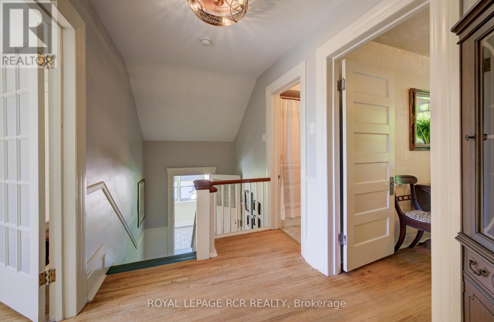 287 FERGUS STREET N - 29