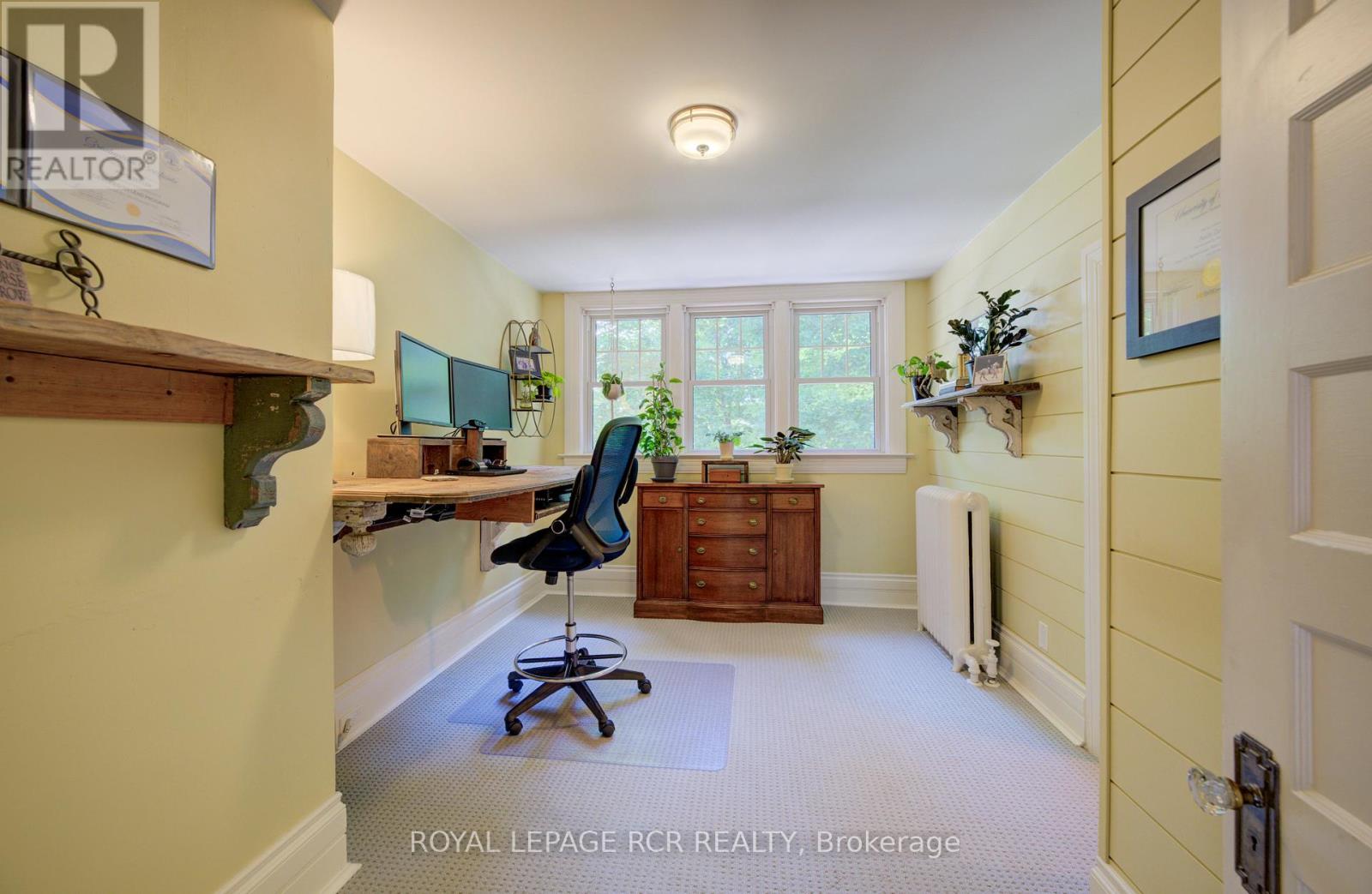 287 FERGUS STREET N - 30