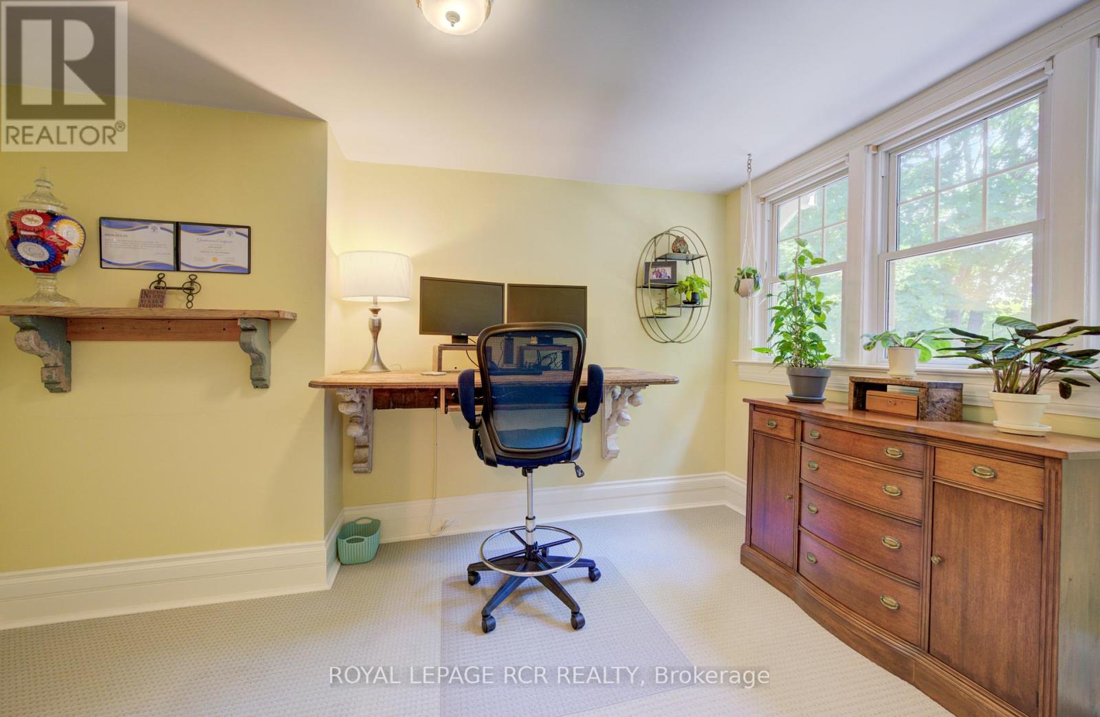 287 FERGUS STREET N - 31