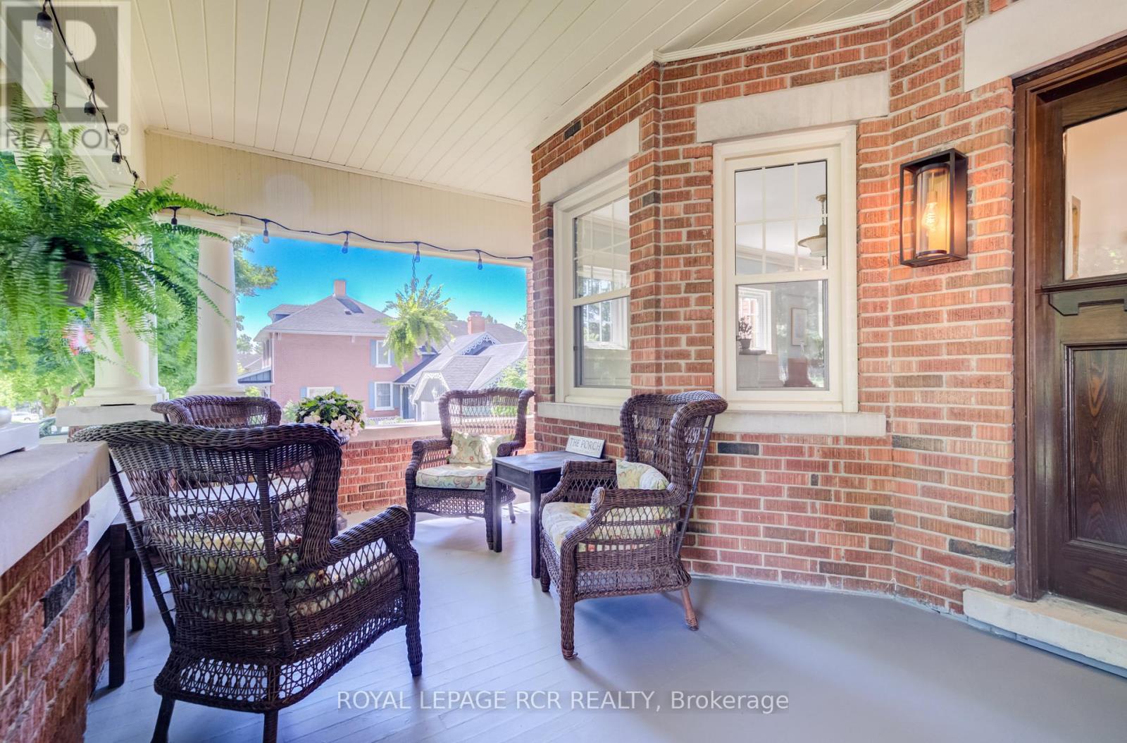 287 FERGUS STREET N - 6