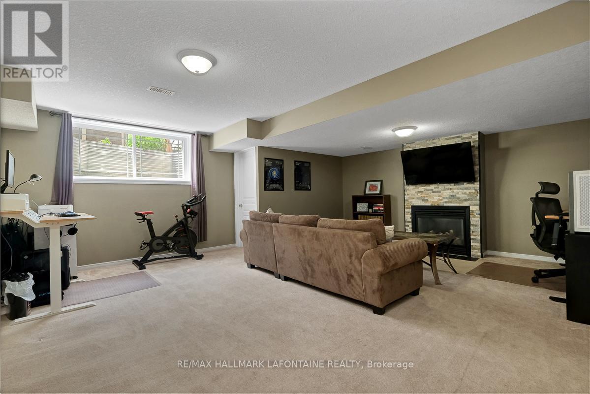 3 Bed, 3 Bath House for Sale in Ottawa – 417 JUNE COURT, Ottawa – MLS# X13443858 - Image 27