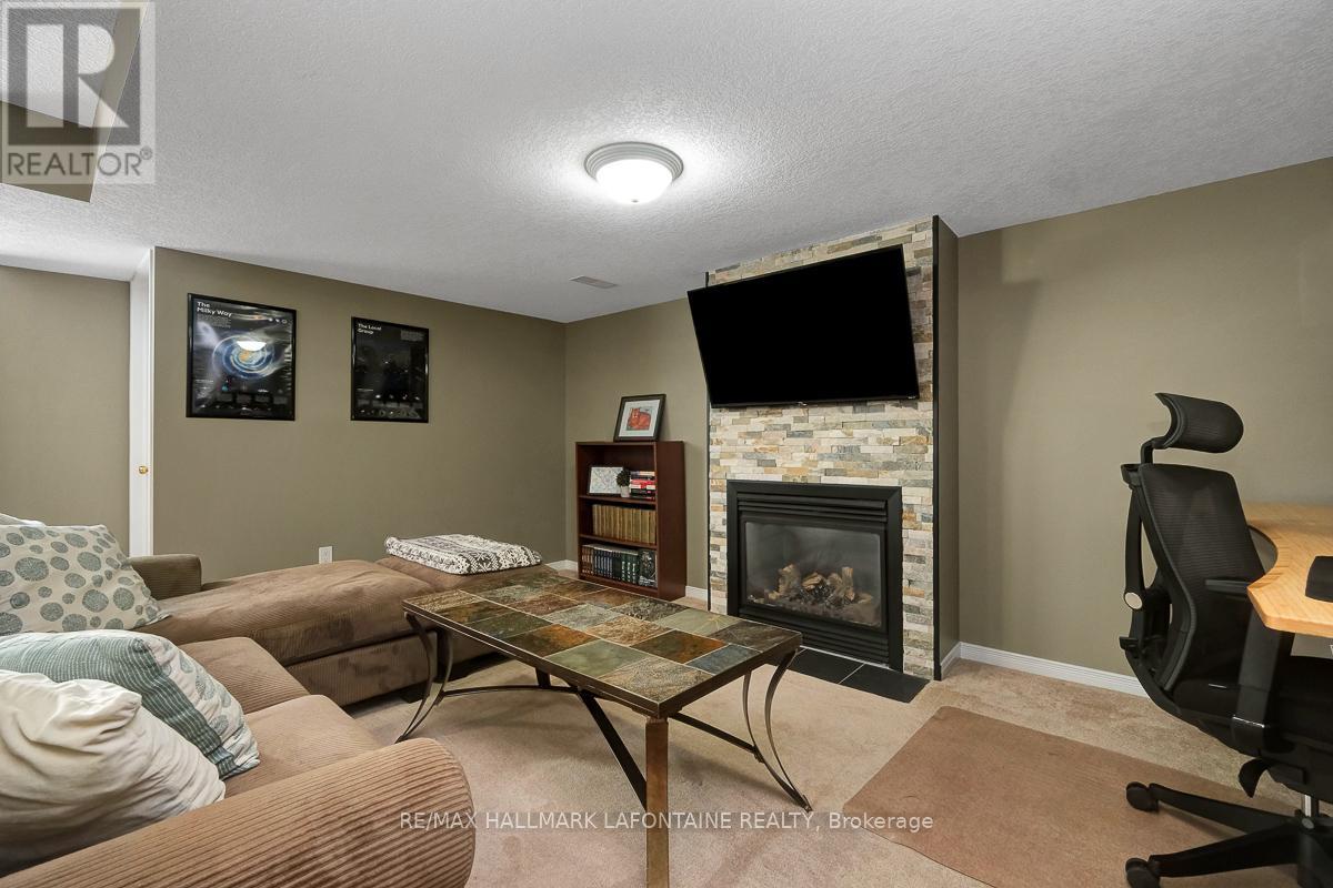 3 Bed, 3 Bath House for Sale in Ottawa – 417 JUNE COURT, Ottawa – MLS# X13443858 - Image 28
