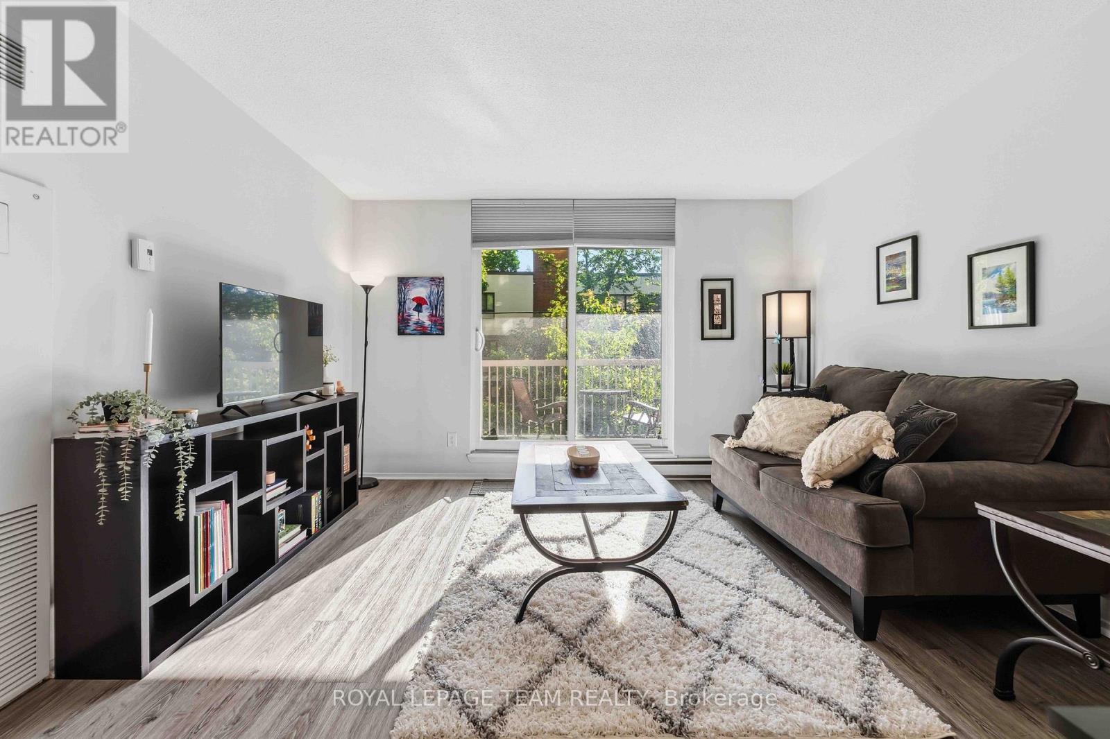 #203 110 FORWARD AVENUE - 17
