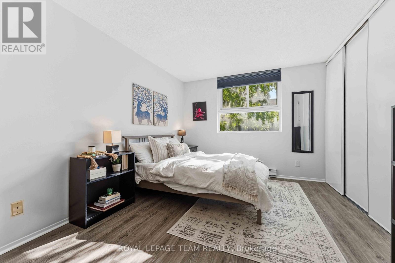#203 110 FORWARD AVENUE - 22