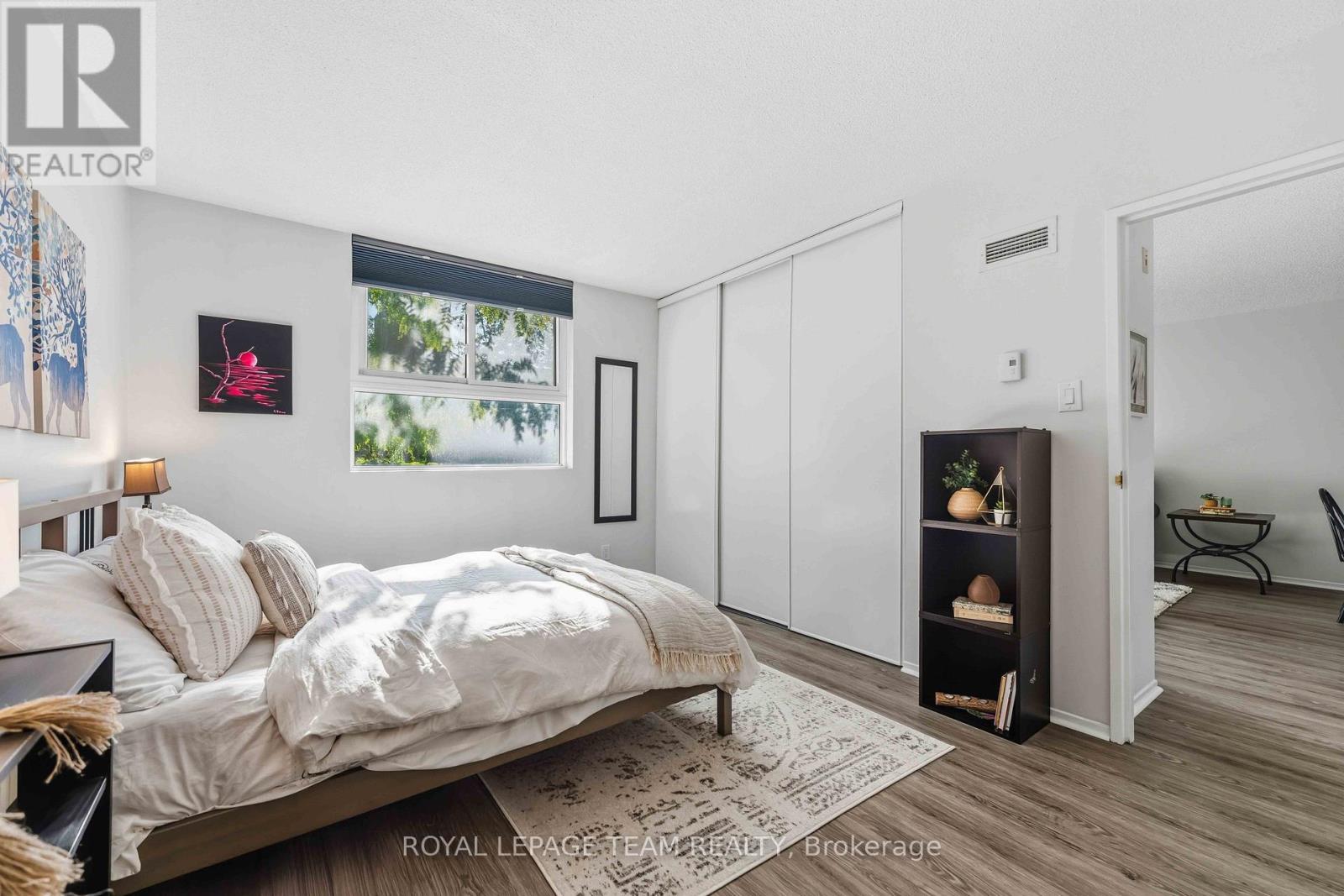 #203 110 FORWARD AVENUE - 23