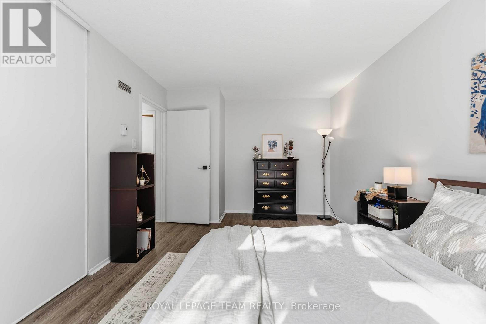 #203 110 FORWARD AVENUE - 24